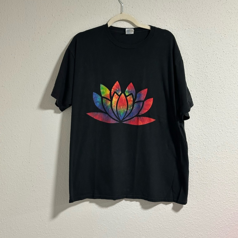 Port and Company unisex extra large black T-shirt with very pretty flower pedals - Picture 2 of 8